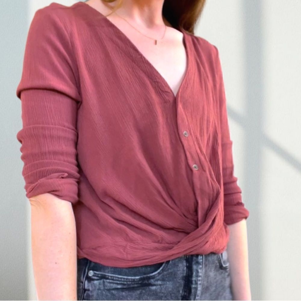 A.N.A. Rose Crepe Twist Hem Button Down S
